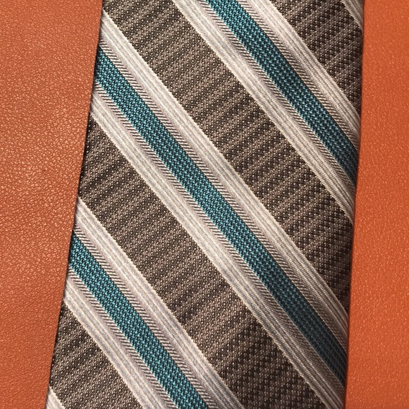 Calvin Klein silk tie - Picture 8 of 10